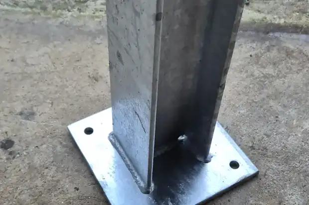 Supports de tuyauterie galvanisés réalisés par Avamtic